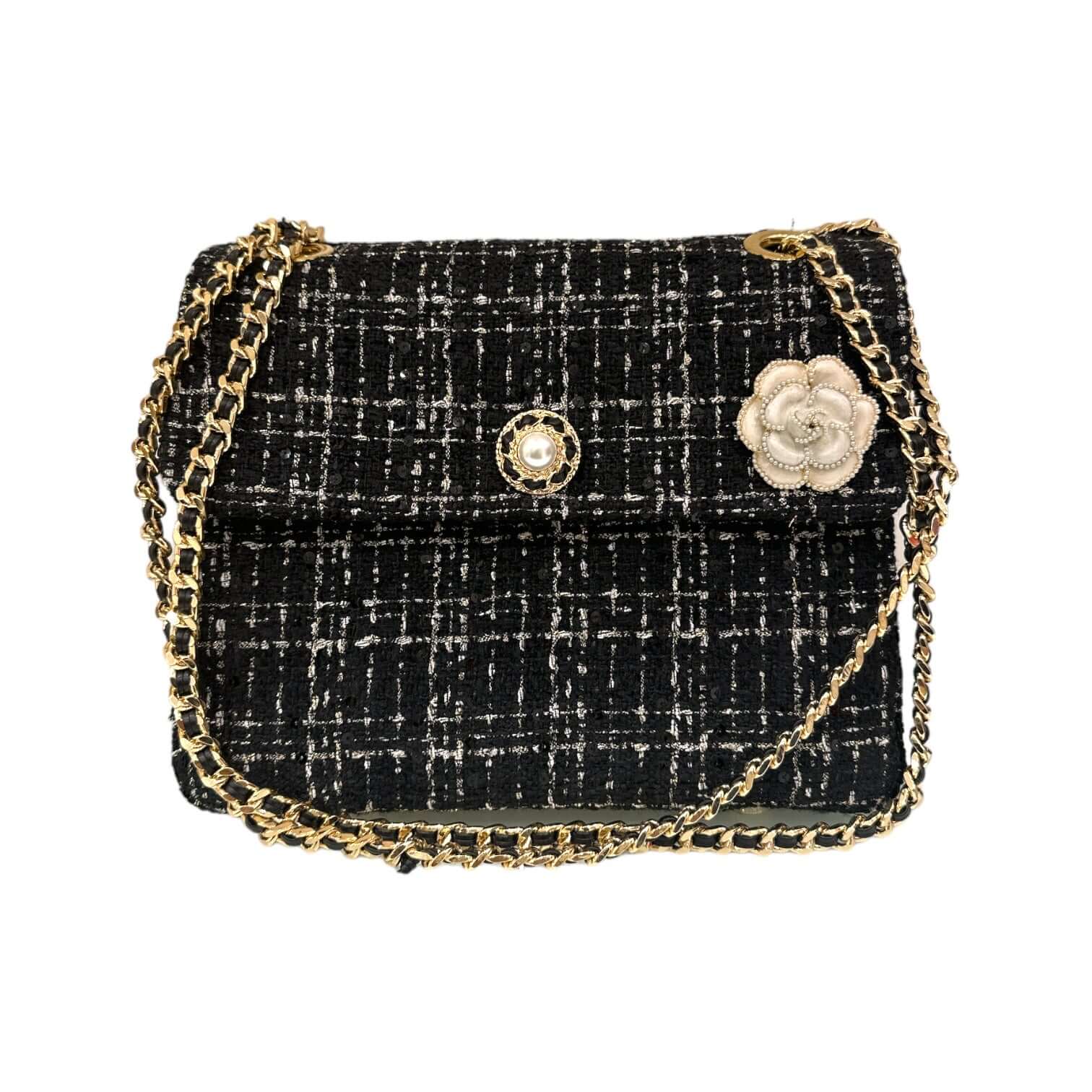 Borsa Lotus elegante in tessuto a quadri neri con catena e fiore, realizzata a mano e sostenibile.