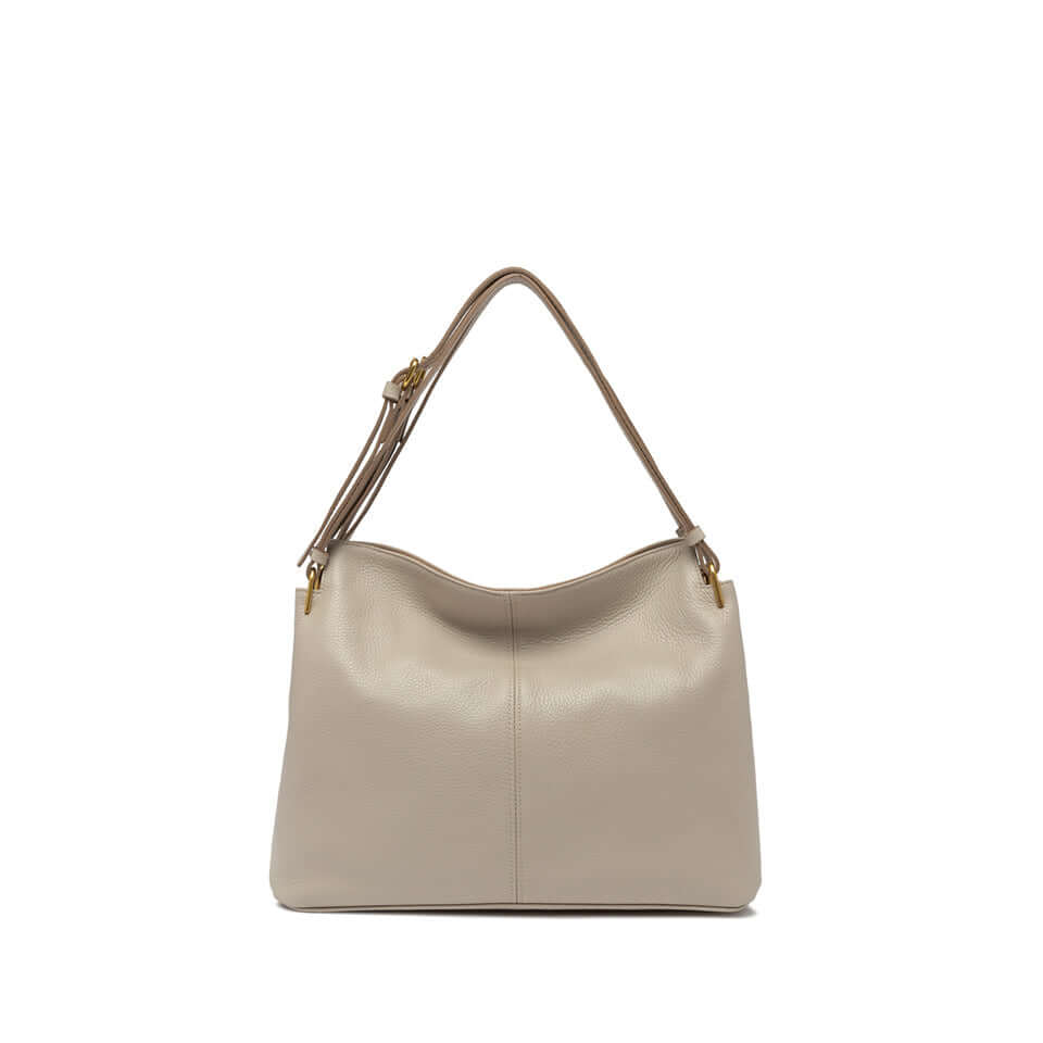 Leila borsa a spalla in pelle martellata color beige con manico in tono e chiusura a calamita.