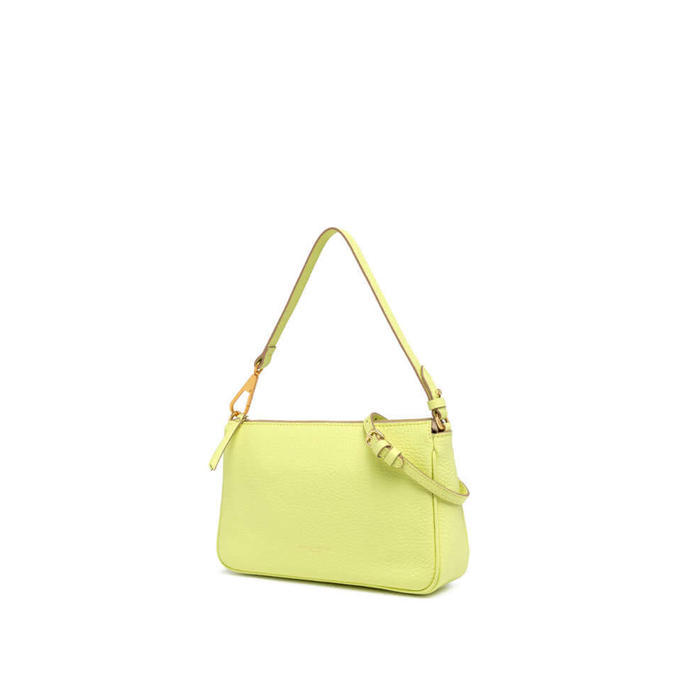 Elegante borsa Brooke in pelle grana maxi, colore giallo neon, con tracolla e chiusura a zip, dimensioni 30x25x6 cm.