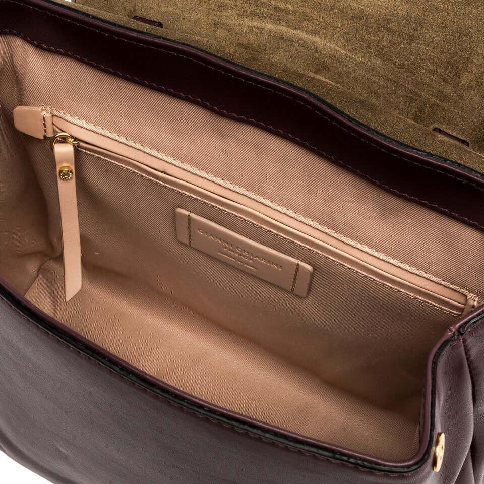 Interno della borsa a mano Marlene di Gianni Chiarini, con tasca e rivestimento elegante.