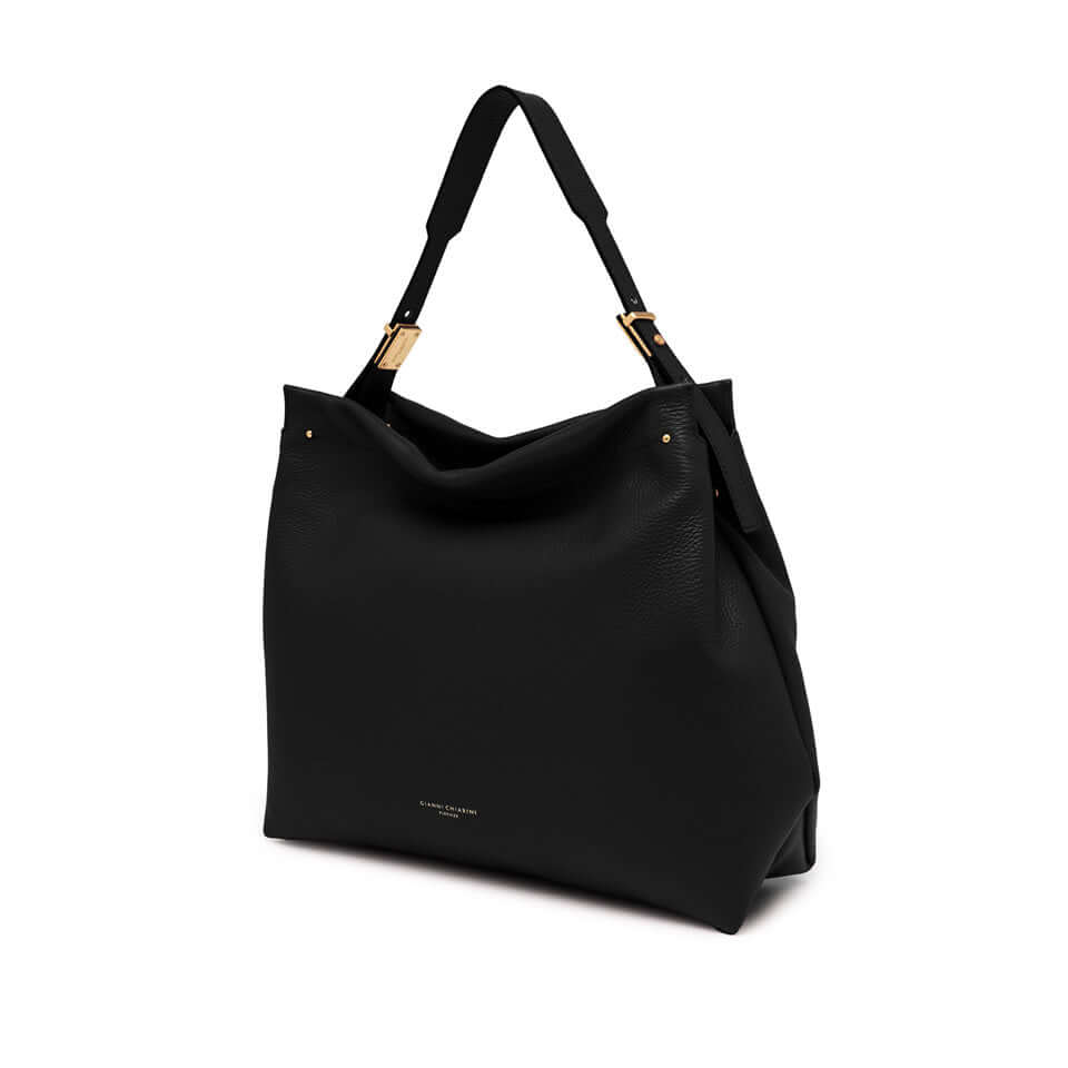 Matilde shoulder bag in soft black hammered leather with gold finishes, featuring zip and magnetic closure, 35x31x13 cm.