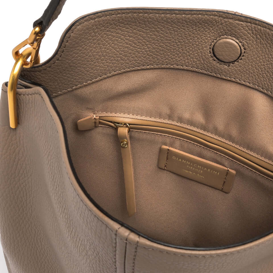 Internal view of Leila leather shoulder bag by Gianni Chiarini, featuring a zip pocket and stylish lining.