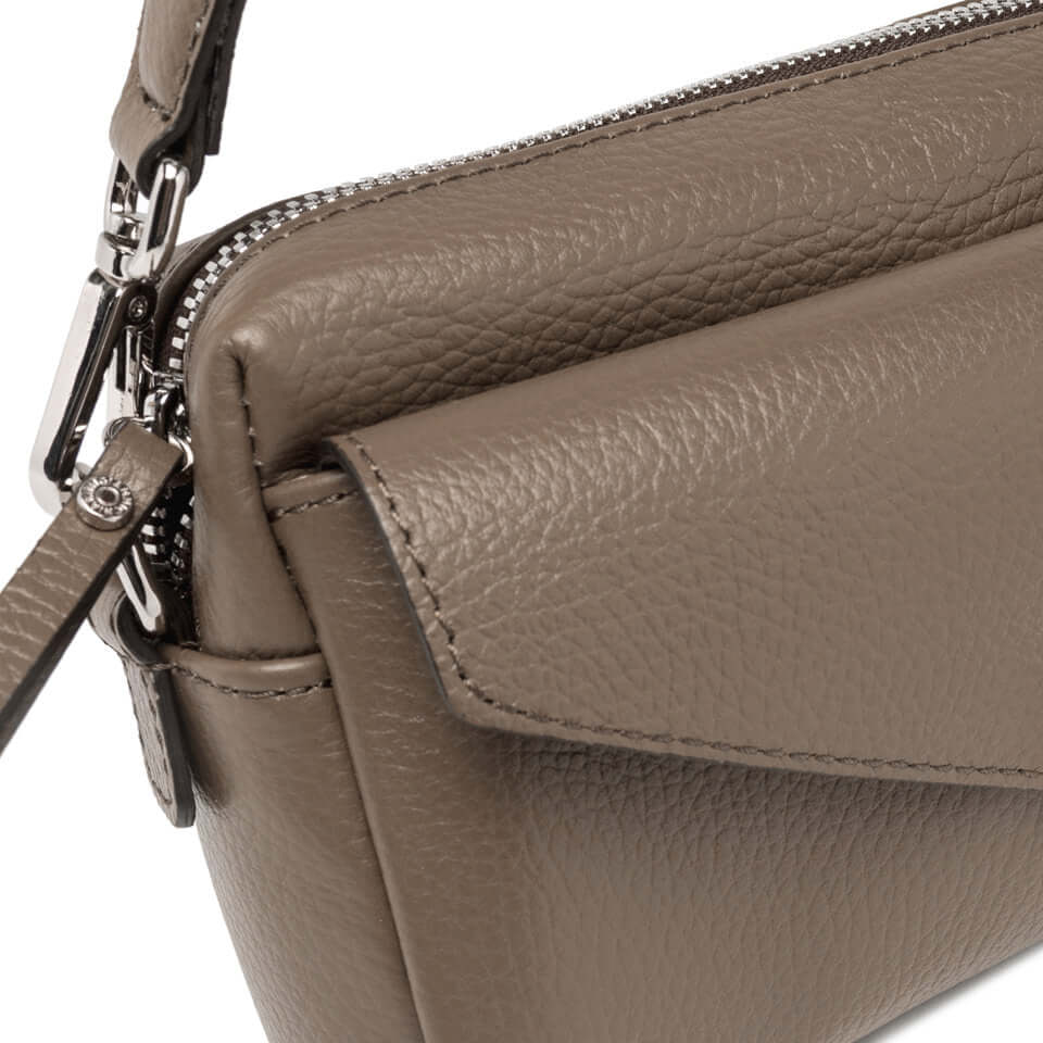 Close-up of the Deva handbag in textured leather with zip closure and removable shoulder strap.