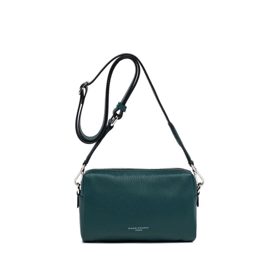 Deva bag in hammered leather, rectangular design, zip closure, removable leather strap, dimensions 21x15x6 cm.
