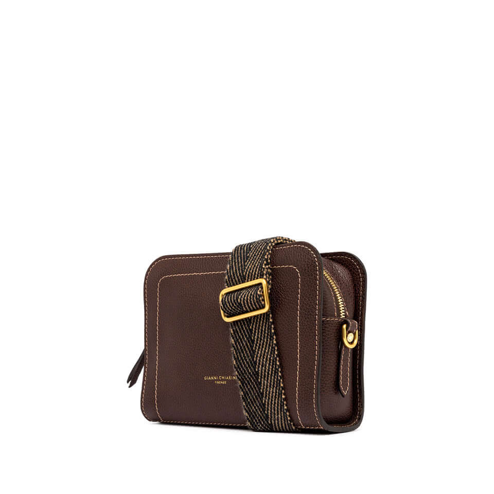 Olly by Gianni Chiarini, sporty brown leather bag with adjustable strap, gold accents, and contrasting stitching.