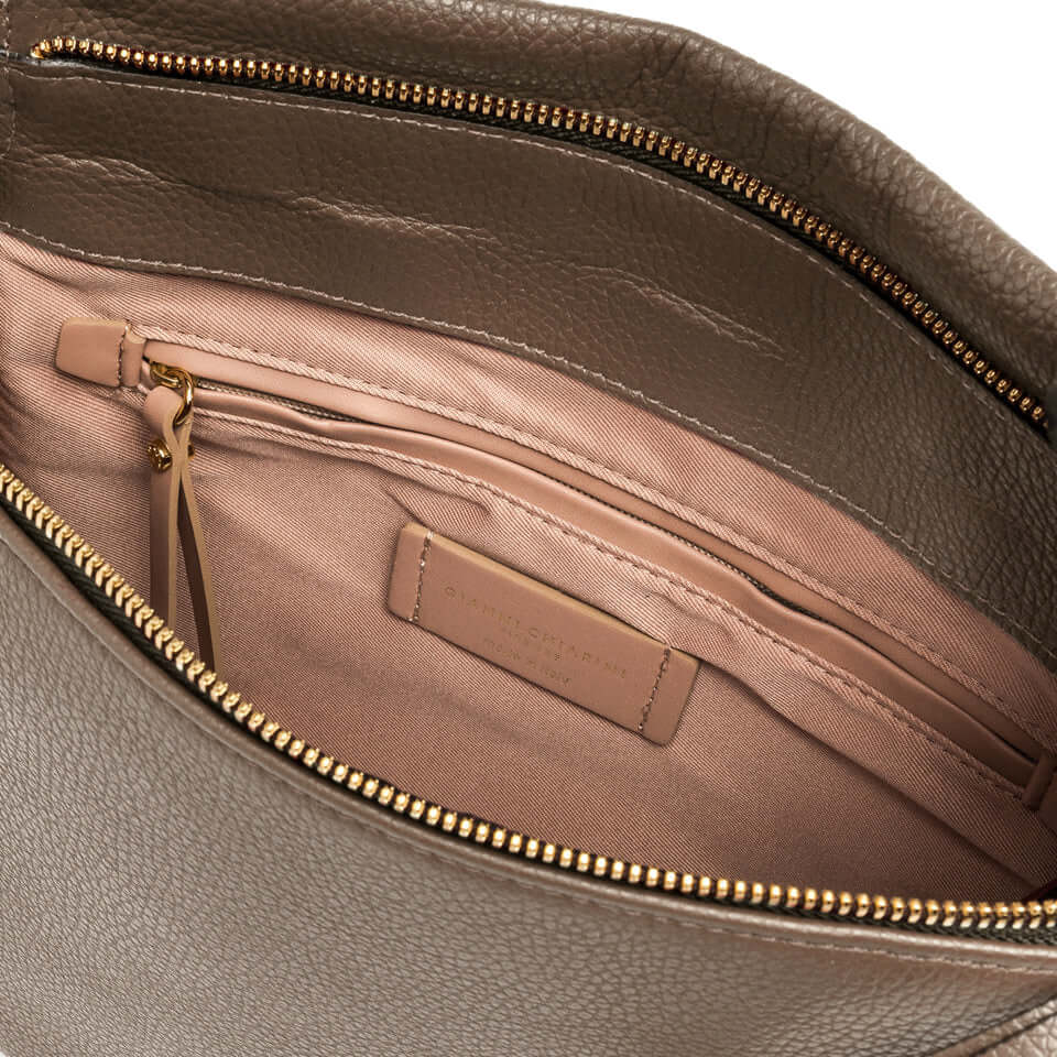 Ginevra by Gianni Chiarini Firenze bag interior with zip pocket and beige lining.