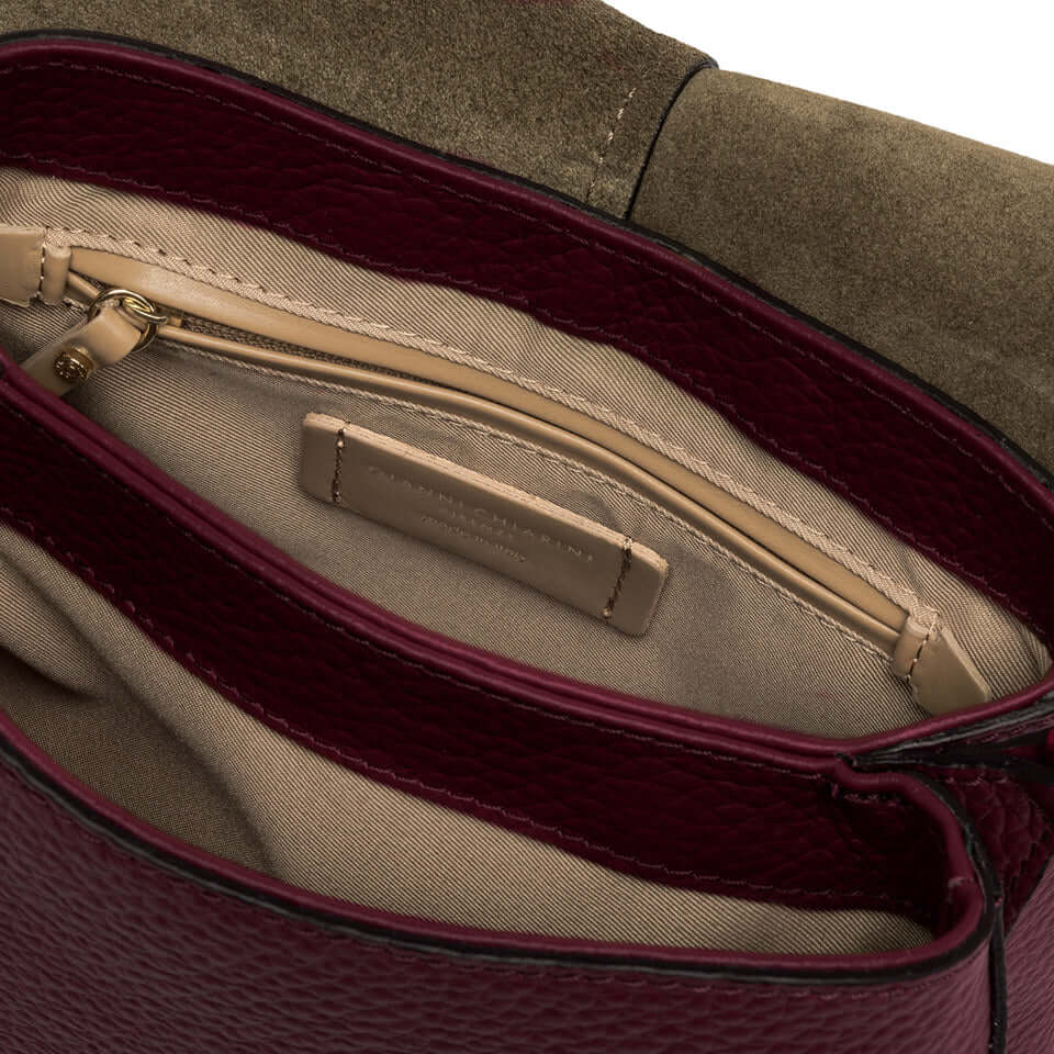 Interior view of the Helena Round bag by Gianni Chiarini featuring two compartments and a zipper pocket.