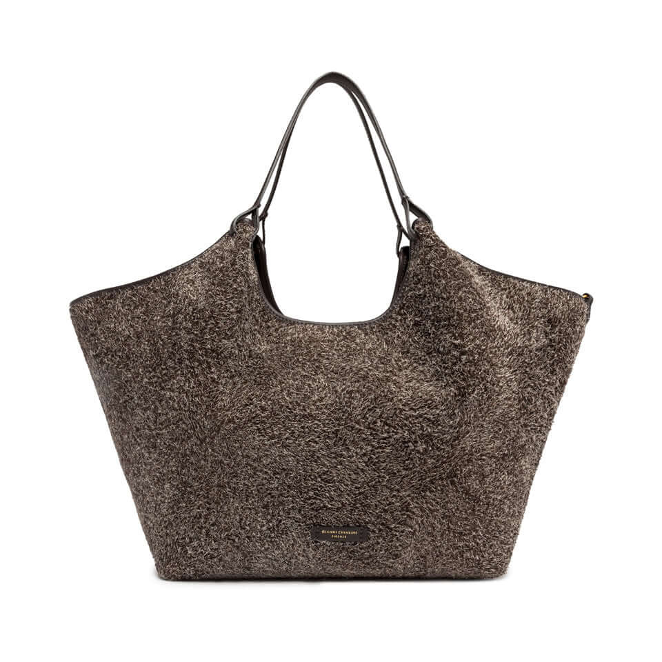 Dua handbag in soft suede with leather straps, ideal for enhancing any look, dimensions 34x38x16 cm.