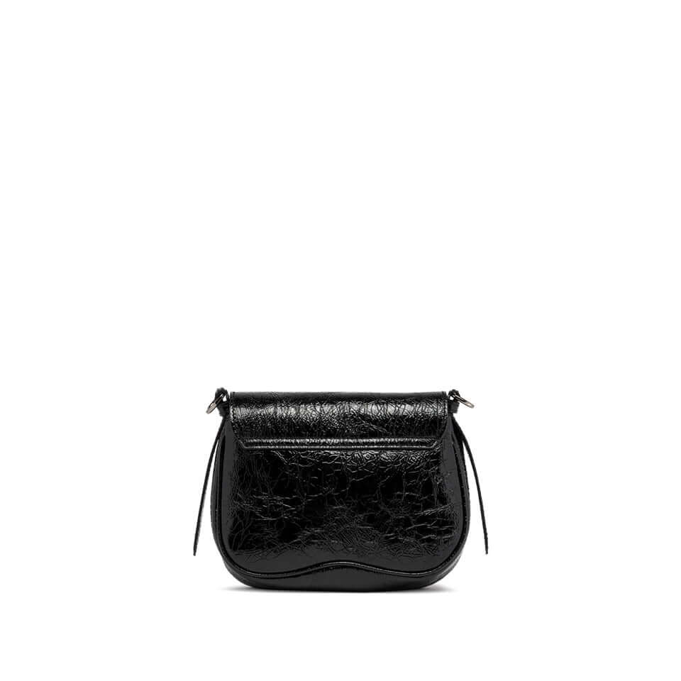Borsa Chiara in pelle lucida nera, dal design vintage con patta e tracolla removibile, dimensioni 26x16x10 cm.