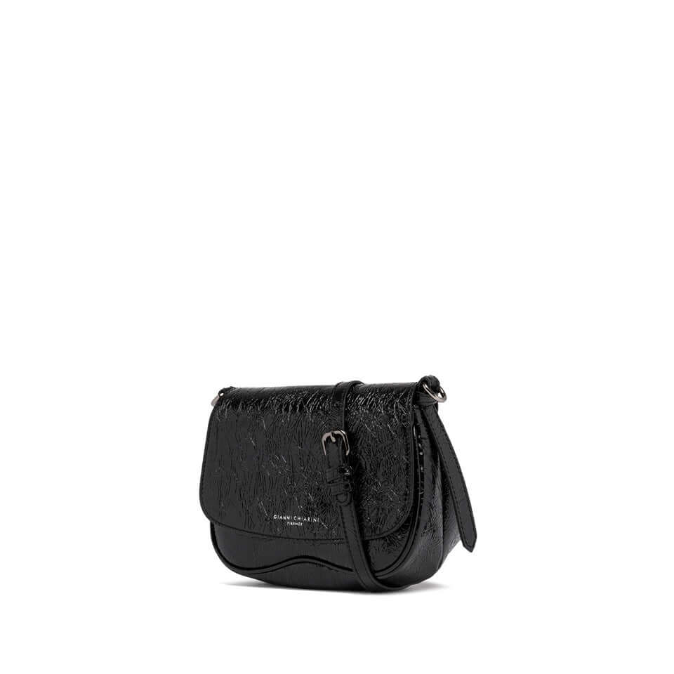 Borsa Chiara in pelle lucida nera con chiusura a patta e tracolla removibile, stile vintage, dimensioni 26x16x10 cm.