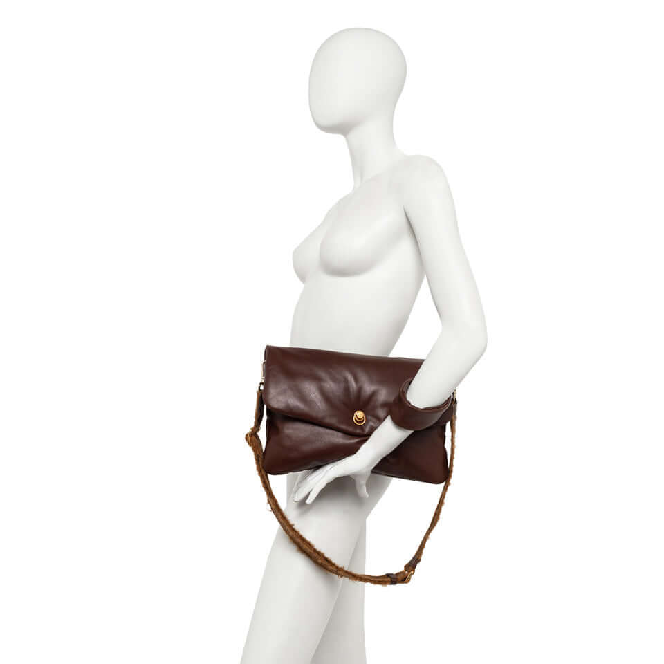 Elegant brown leather pochette Mirea by Gianni Chiarini with a braided strap, showcased on a mannequin.