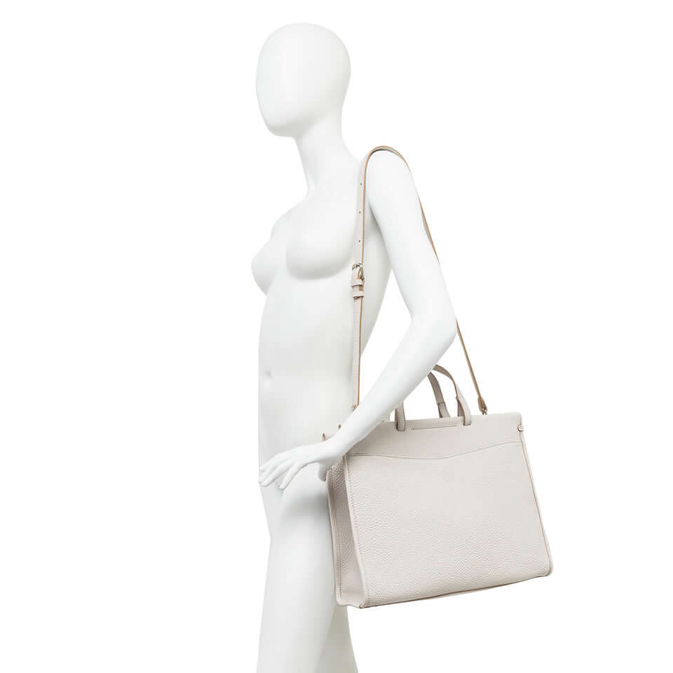 Lavinia work bag by Gianni Chiarini, stylish maxi grain leather, double carry options, ideal for dynamic women.