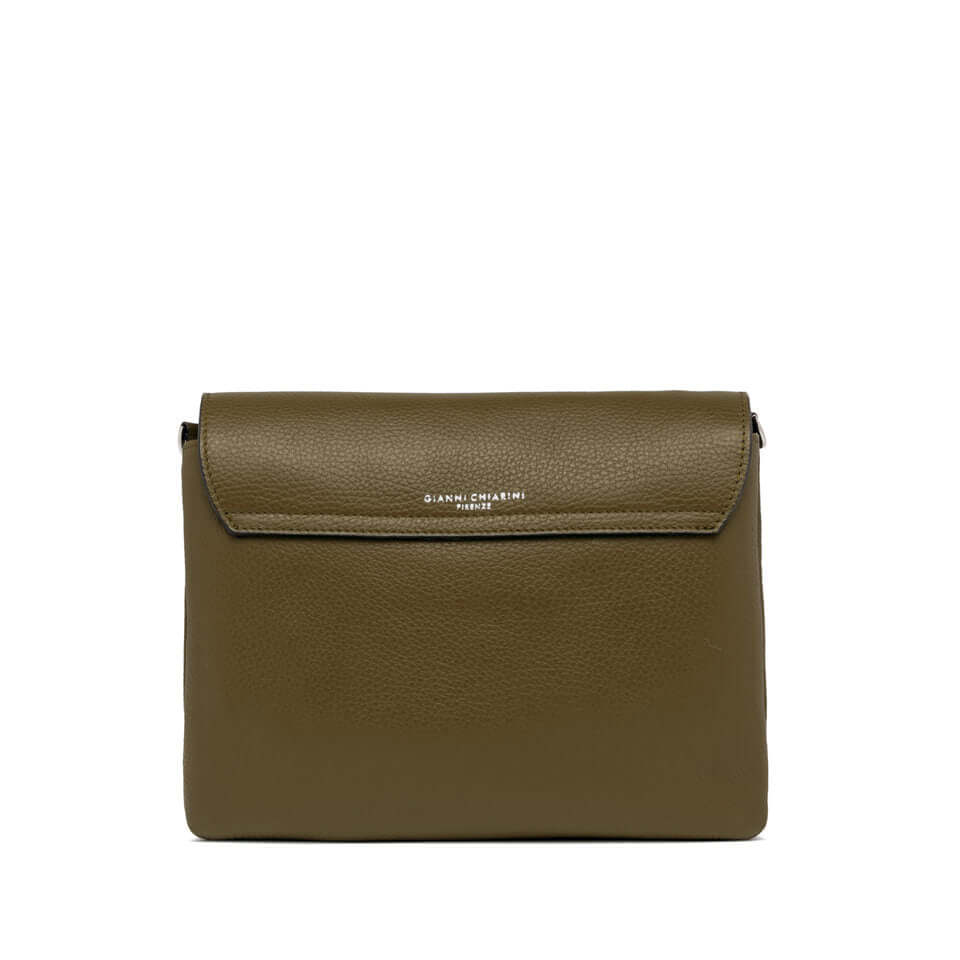 Borsa Three Gianni Chiarini in pelle martellata verde oliva, dimensioni 25x22x5 cm, elegante e versatile per ogni occasione.