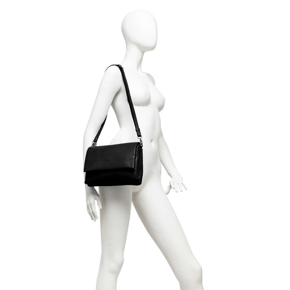 Elegant black leather handbag Three by Gianni Chiarini showcased on a mannequin, perfect for casual or formal outfits.