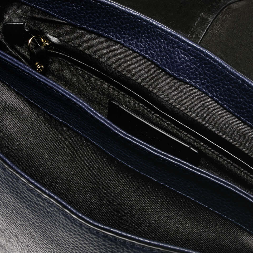 Interior view of the Helena Round bag by Gianni Chiarini, showcasing multiple compartments and pocket organization.