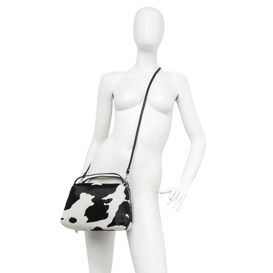 Alifa by Gianni Chiarini, compact and lightweight handbag in cowhide effect, displayed on a mannequin.