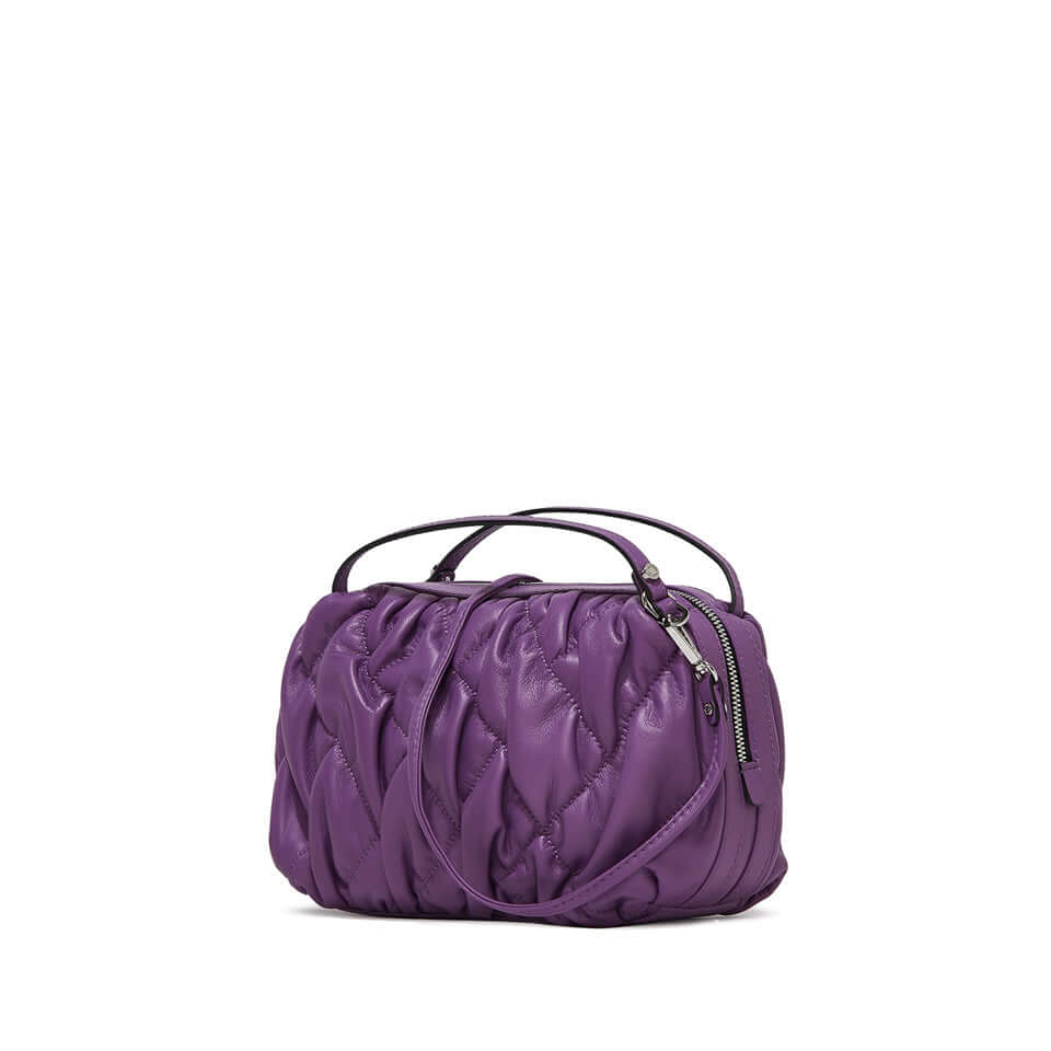 Borsa a mano Alifa in morbida pelle goffrata, colore viola, compatta e leggera con doppio manico e tracolla.