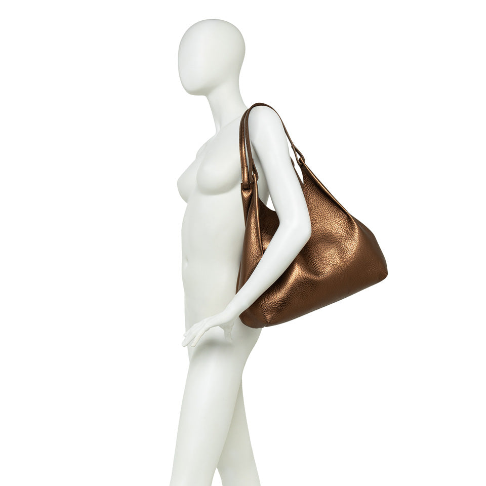 DUA minibag in soft double leather, showcased on a mannequin, highlighting its modern design and practicality.