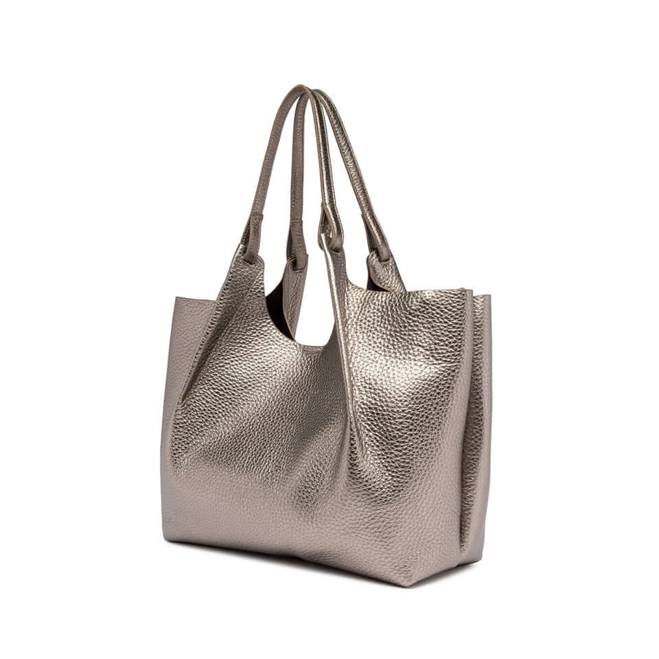 Elegante borsa DUA in pelle double grana maxi, con manici e chiusura magnetica, colore metallico.