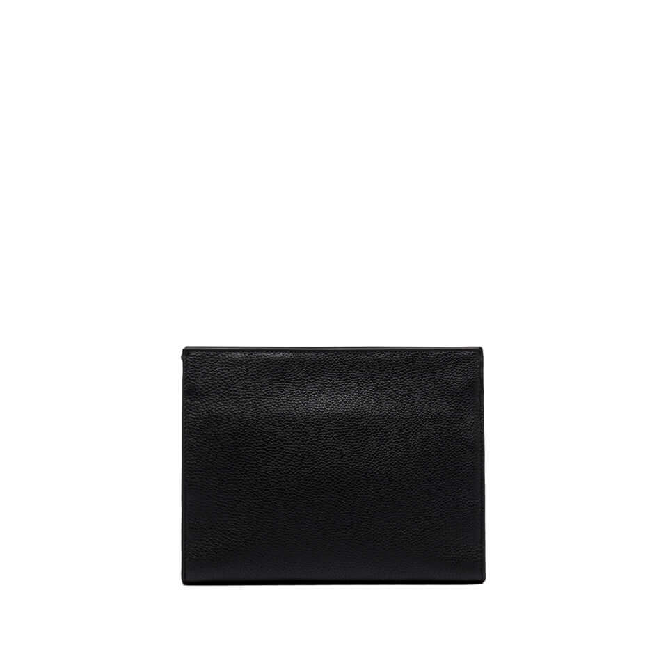 Minimalist black leather pochette with zip closure and front flat pocket, dimensions 22x15x3 cm.