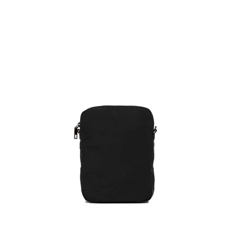 Crossbody Oslo black nylon bag with zip closure and adjustable strap, ideal for sporty yet stylish men.