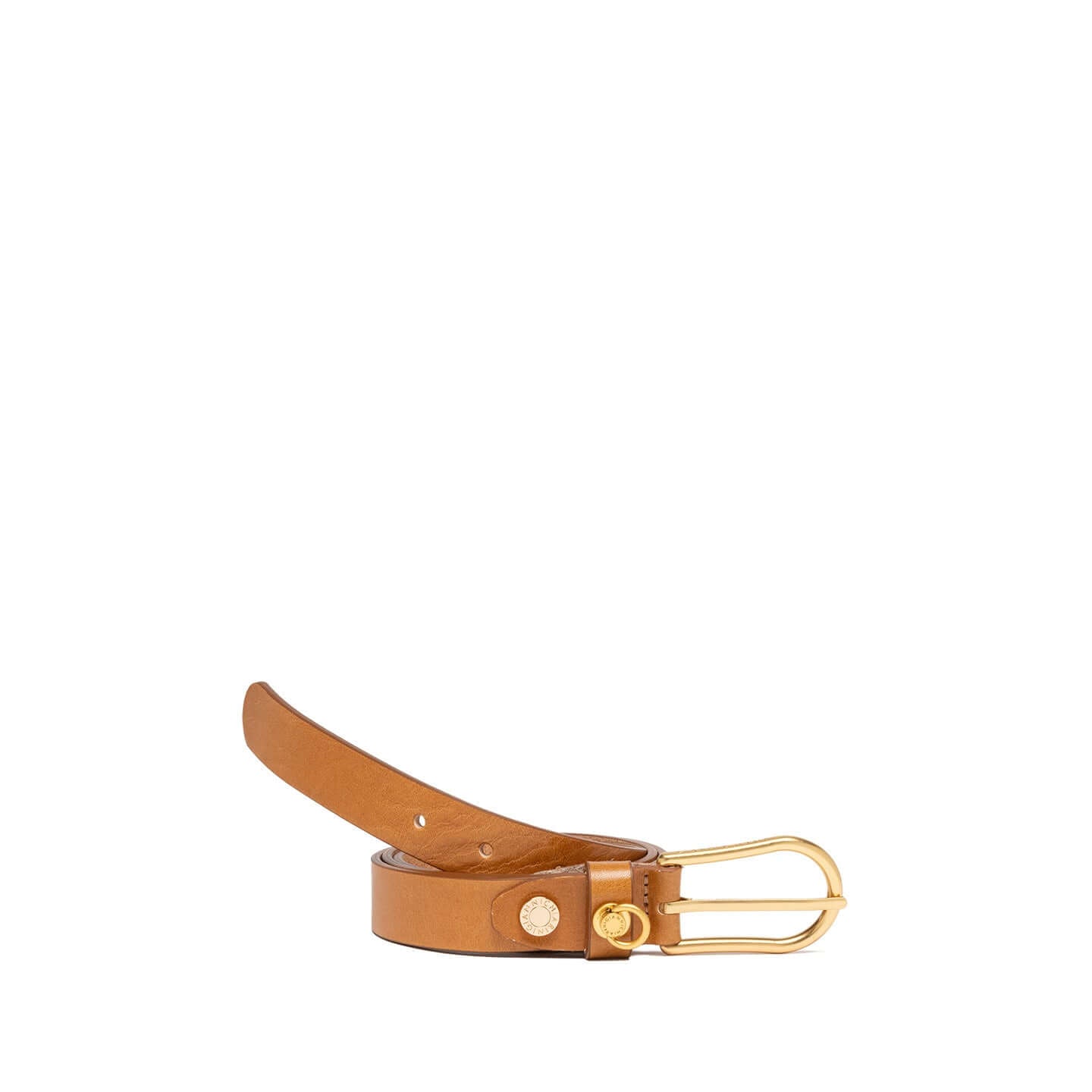 Cintura in pelle lucida di 2,5 cm con fibbia in metallo, perfetta per look casual o eleganti.
