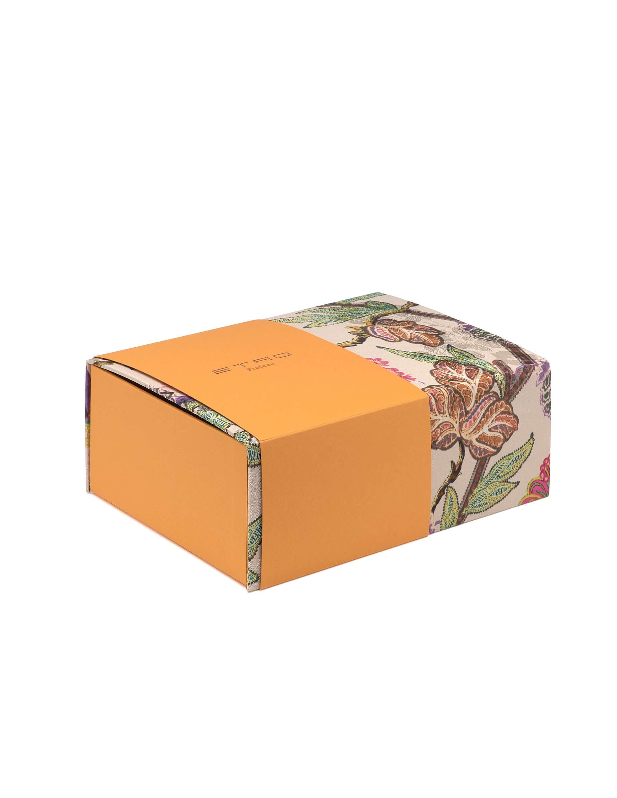 Elegant hand-wrapped box featuring ETRO fabric for Penelope Diffusore with vibrant floral design.