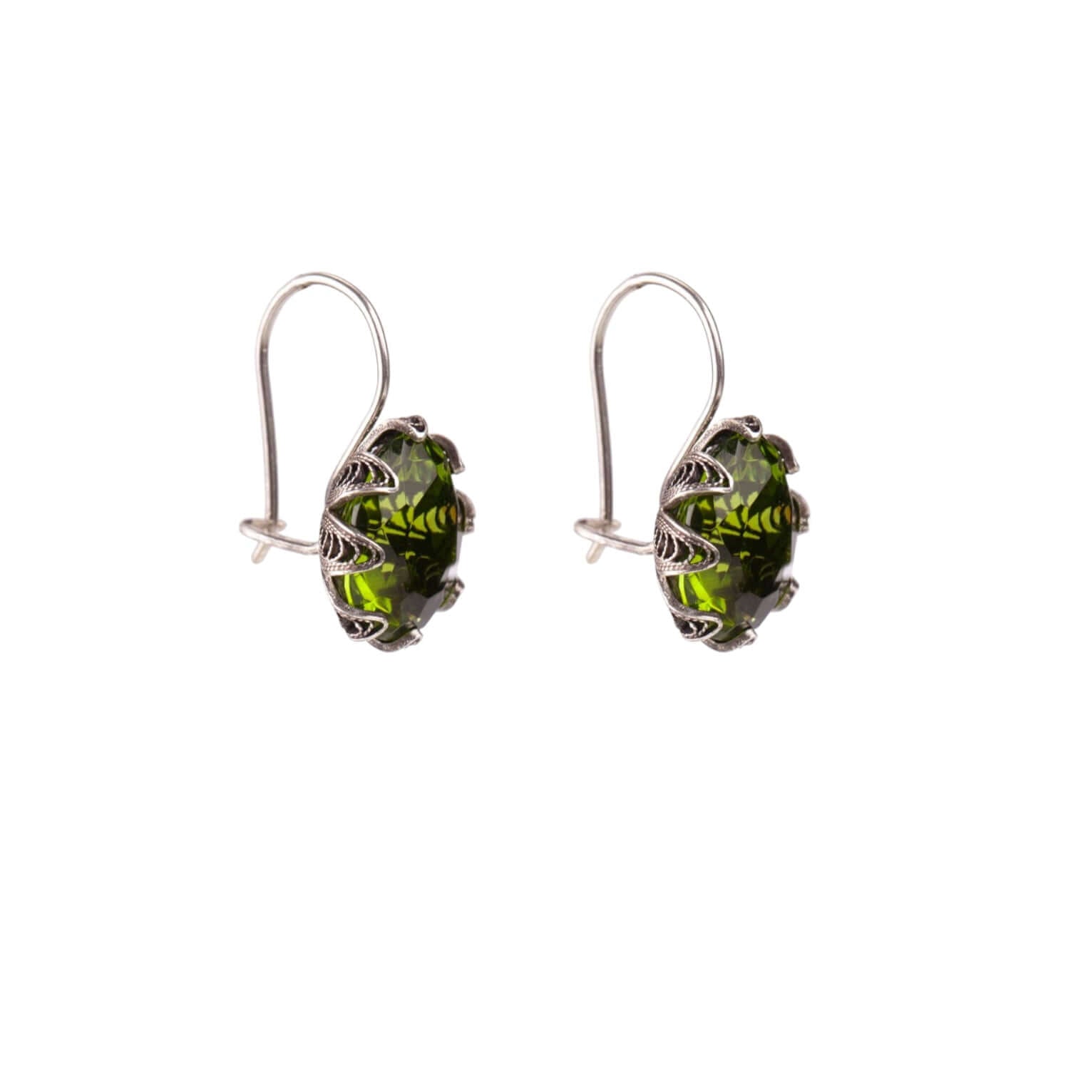 Orecchini a goccia in argento sterling .925 con design verde, fatti a mano e nickel free, lunghezza 1,9 cm.