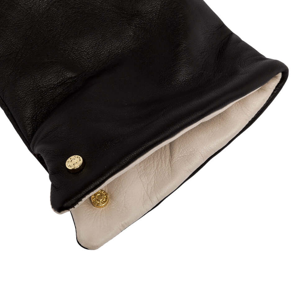 Eleganti guanti da donna in nappa nera, con interno morbido e dettagli dorati.