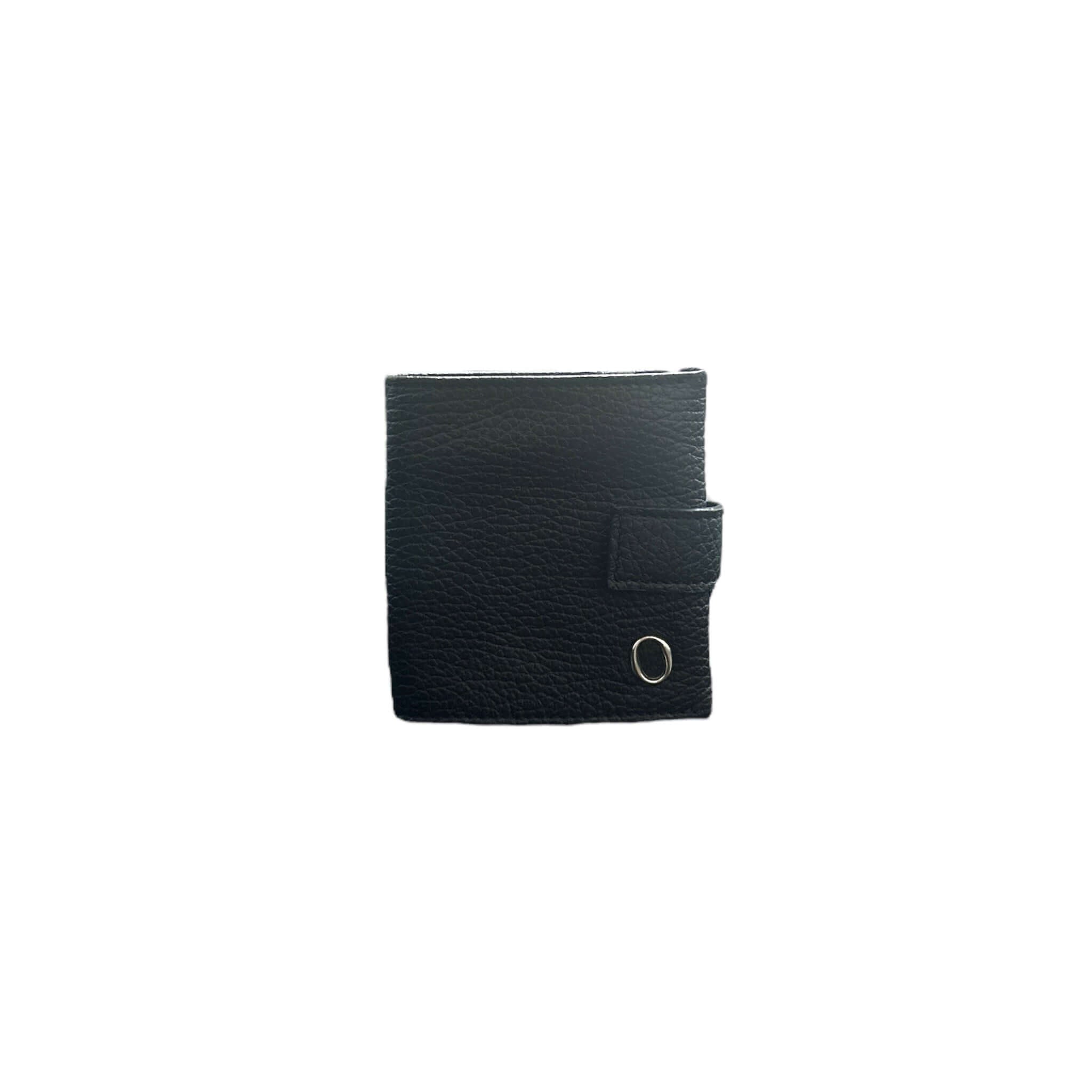 Portamonete Micron in pelle martellata nera, elegante e pratico, realizzato in Italia.