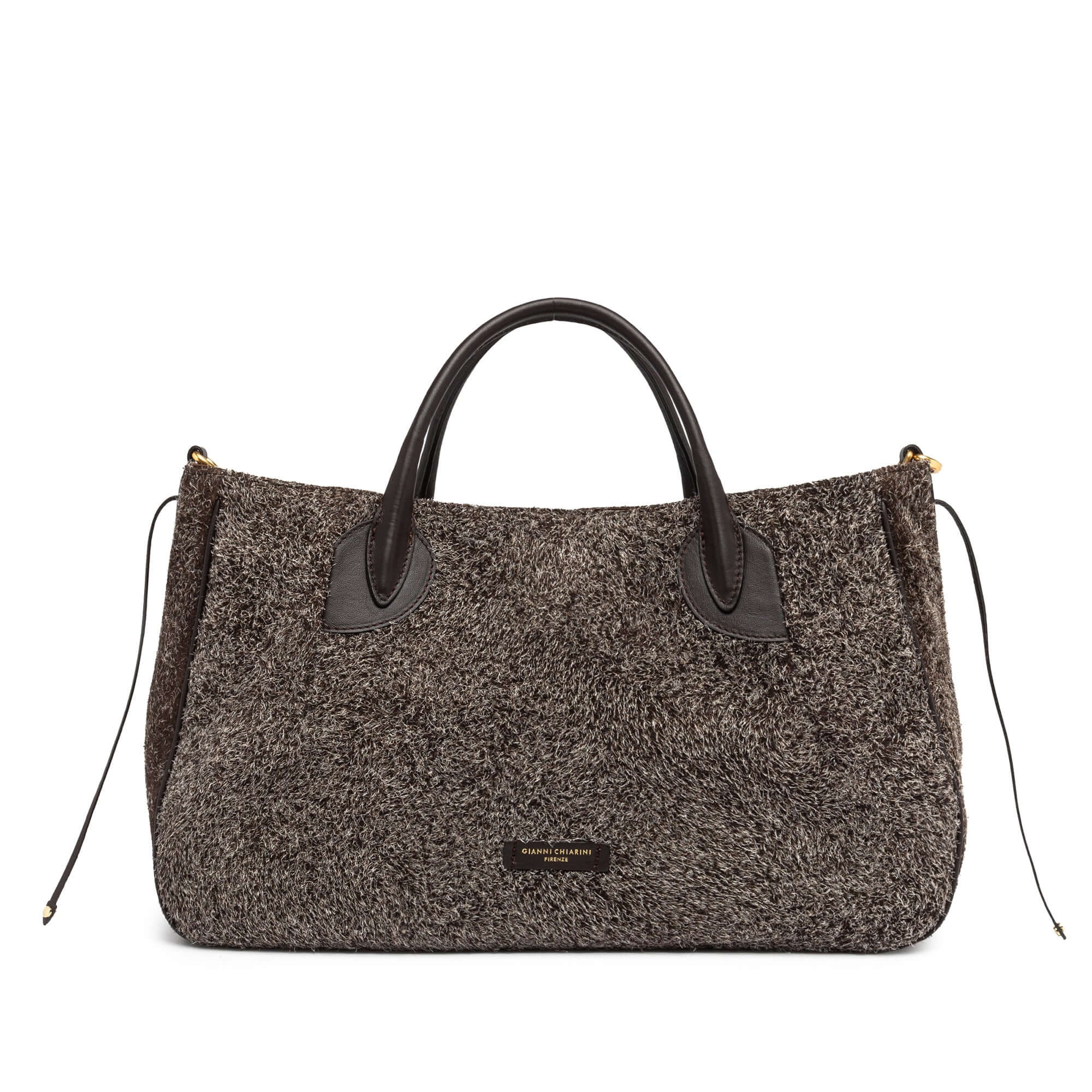 Borsa Judy by Gianni Chiarini in morbida pelle scamosciata, dimensioni 45x27x17 cm, ideale per uso quotidiano.