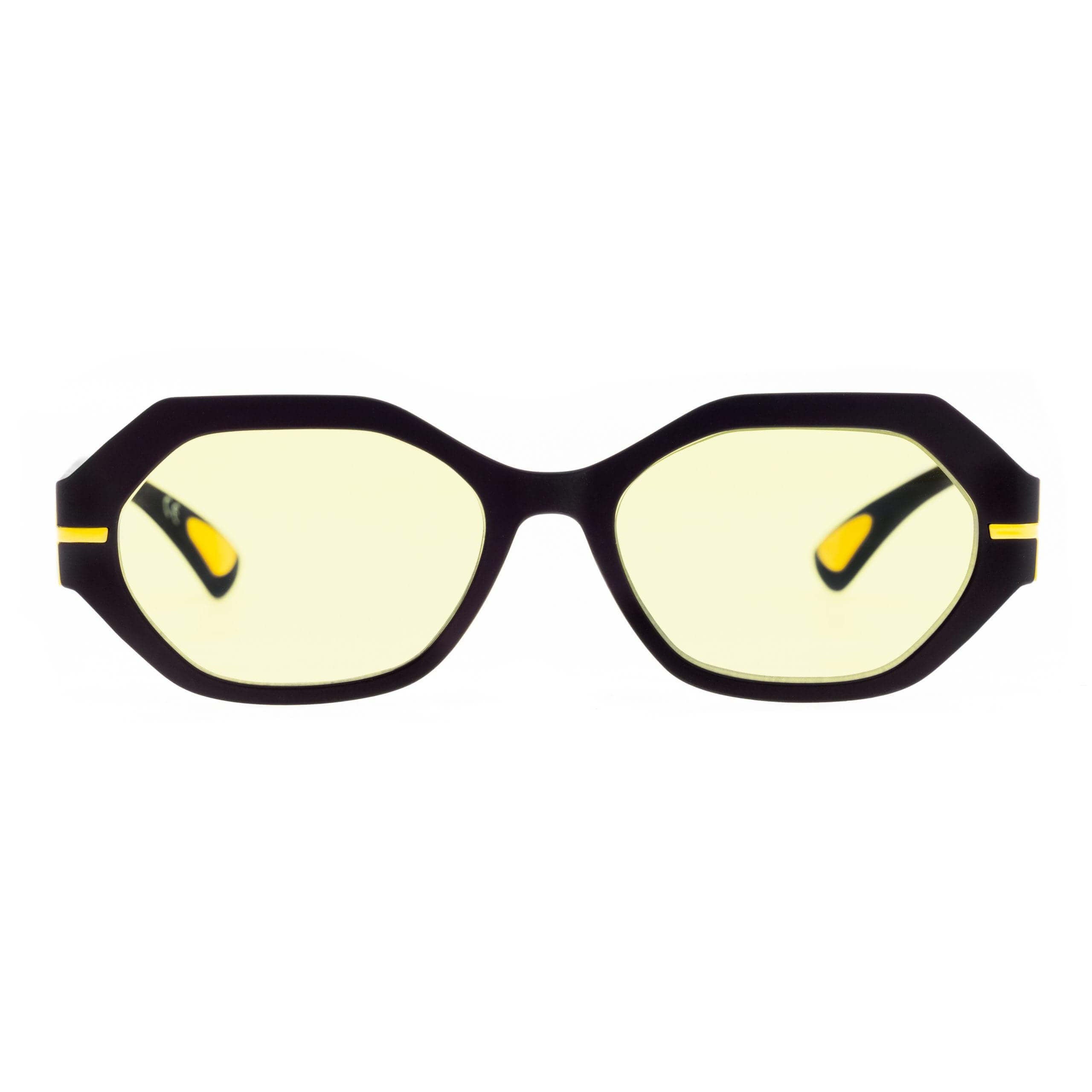 Occhiali da sole MERYL C3 di Alessandro Del Piero, montatura nera e lenti gialle fotocromatiche, stile retrò.