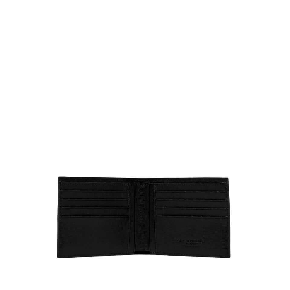 Portafoglio in pelle nero con otto scomparti per carte e scomparto per banconote, made in Italy.