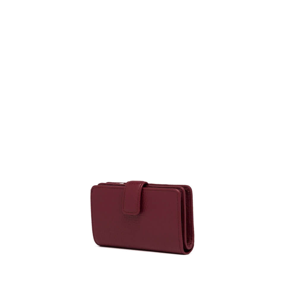 Wallets Dollaro by Gianni Chiarini, soft hammered leather wallet with flap closure and multi-purpose pockets.