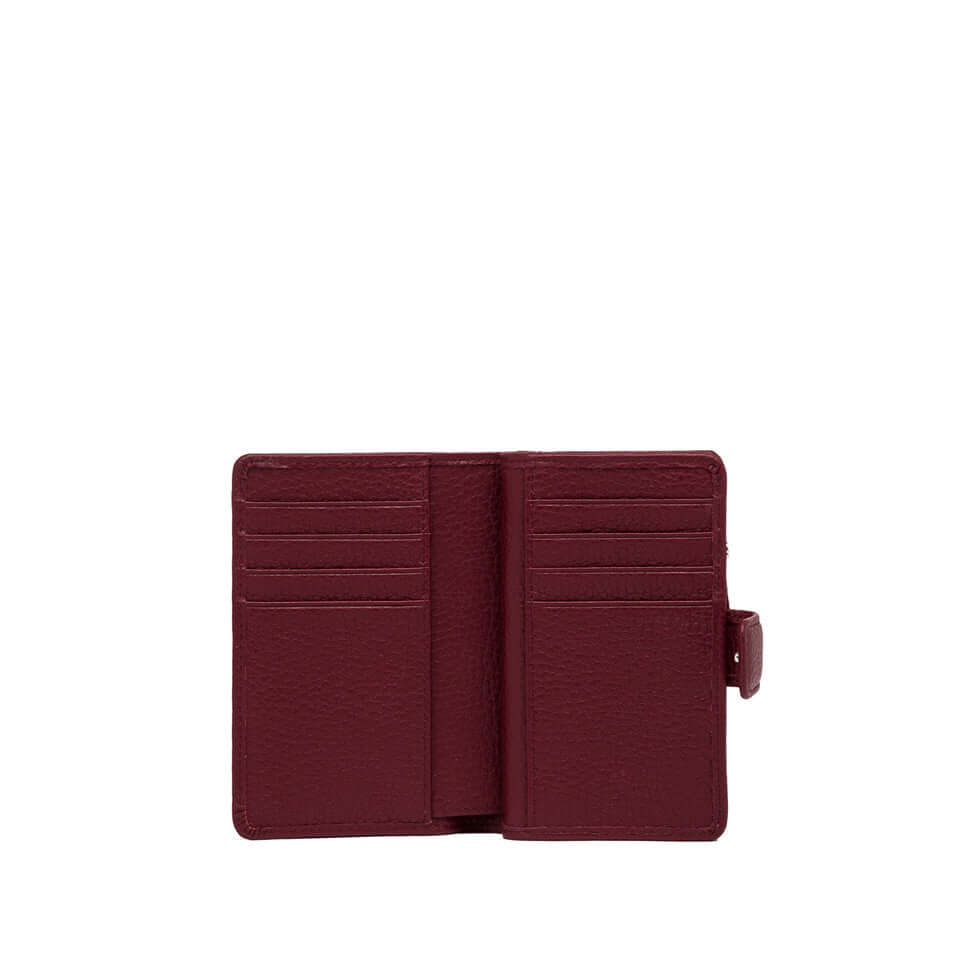 Interno del portafoglio Dollaro di Gianni Chiarini, in pelle martellata, con tasche multiuso e chiusura a bottone.