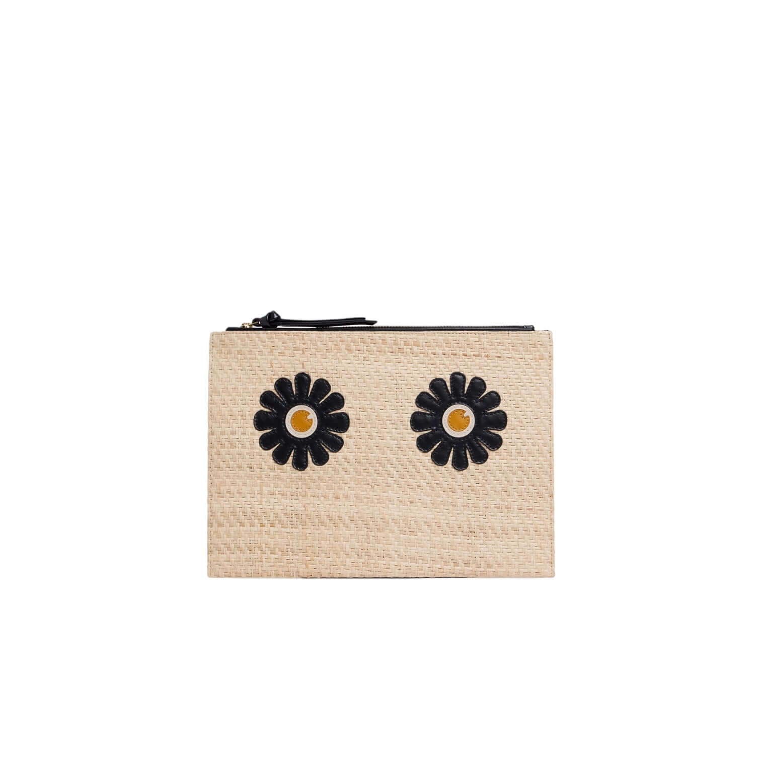 Pochette Broode Daisy Eyes featuring black daisy prints on a natural raffia background, 27 x 19 cm, chic and lightweight.