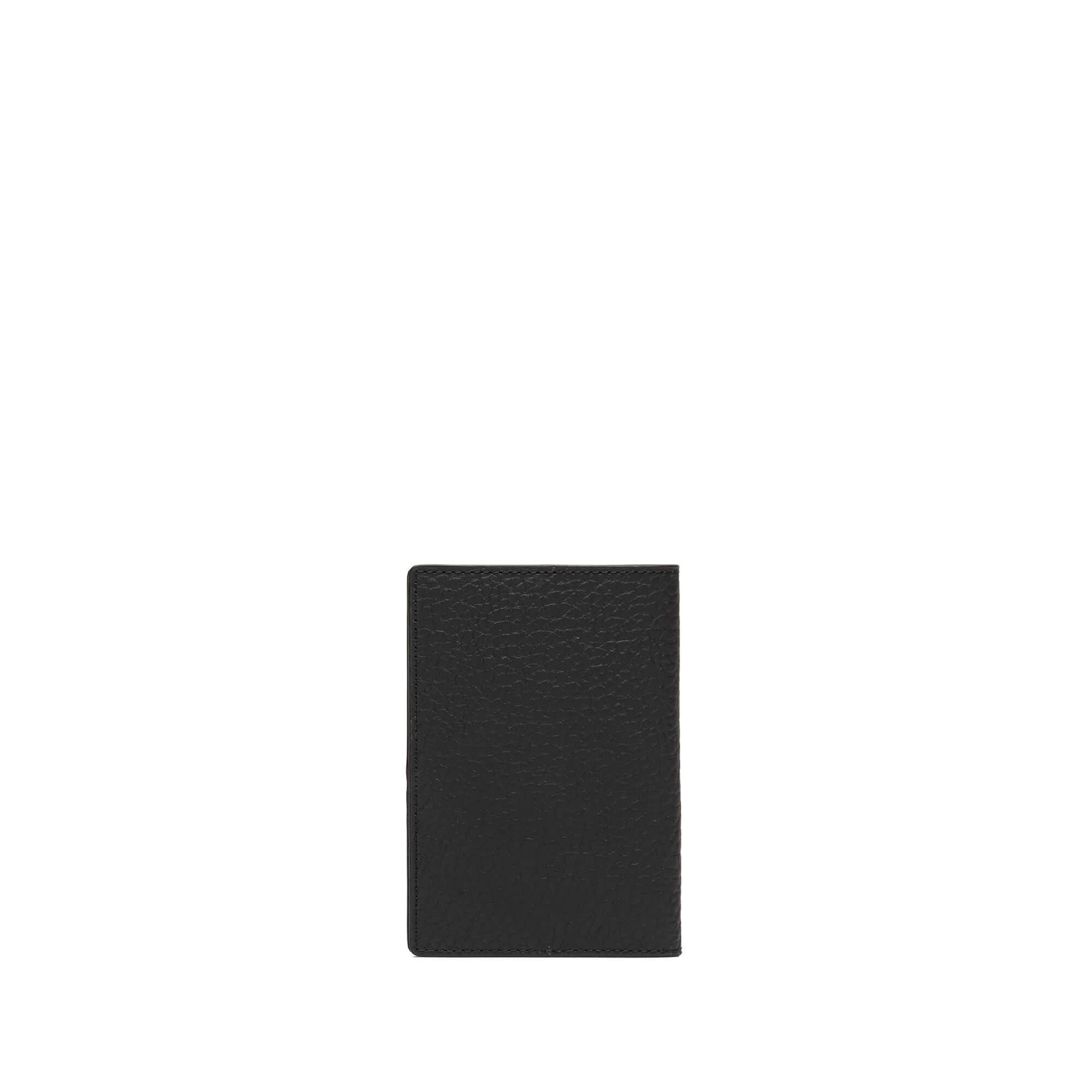 Elegante portafoglio verticale in pelle nera Gianni Chiarini, dimensioni 14x10 cm, perfetto per l'uso quotidiano.