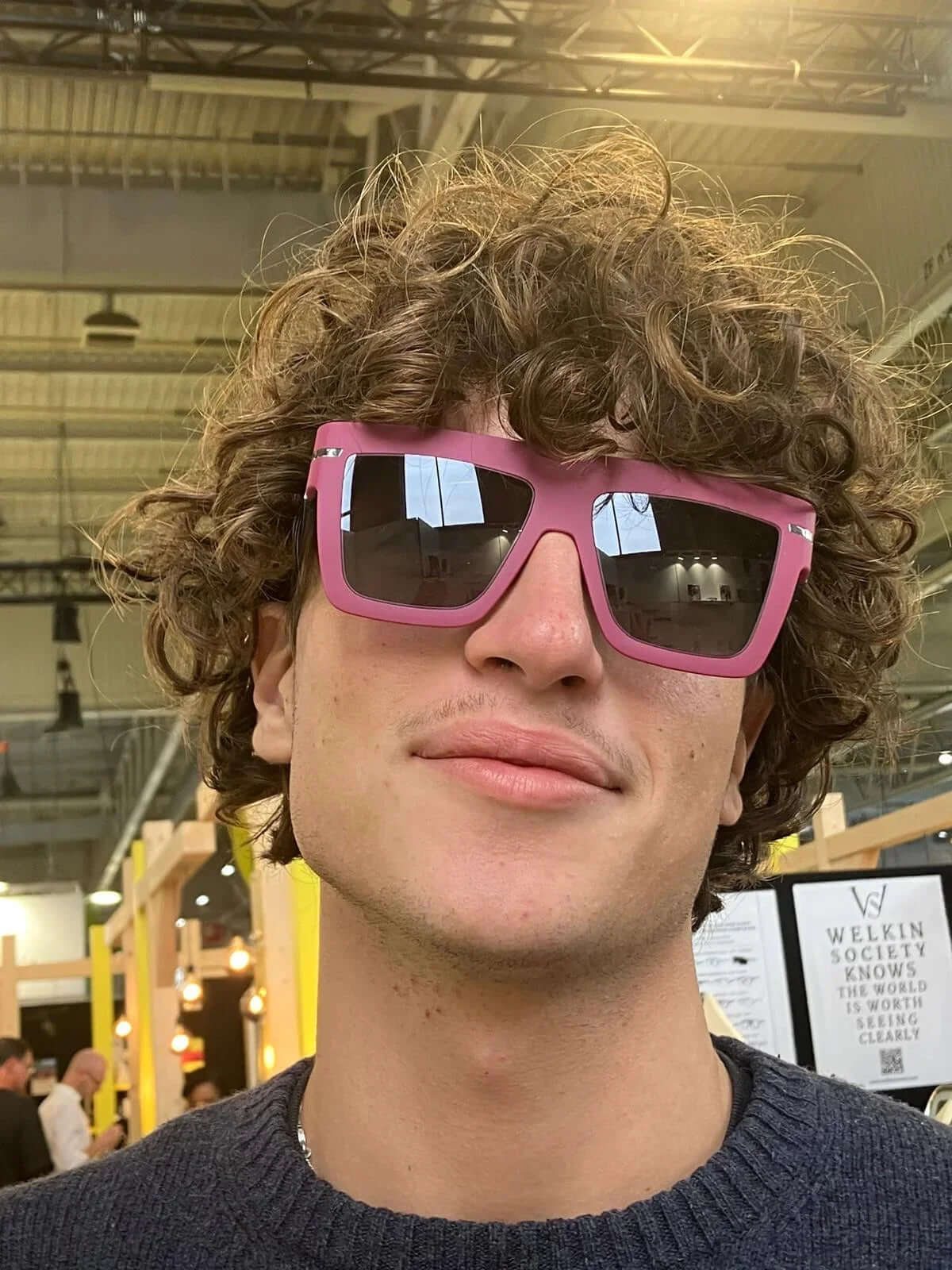 LEONARDO C21, occhiali oversize in stile glamour, modello della collezione Over per un look trendy.