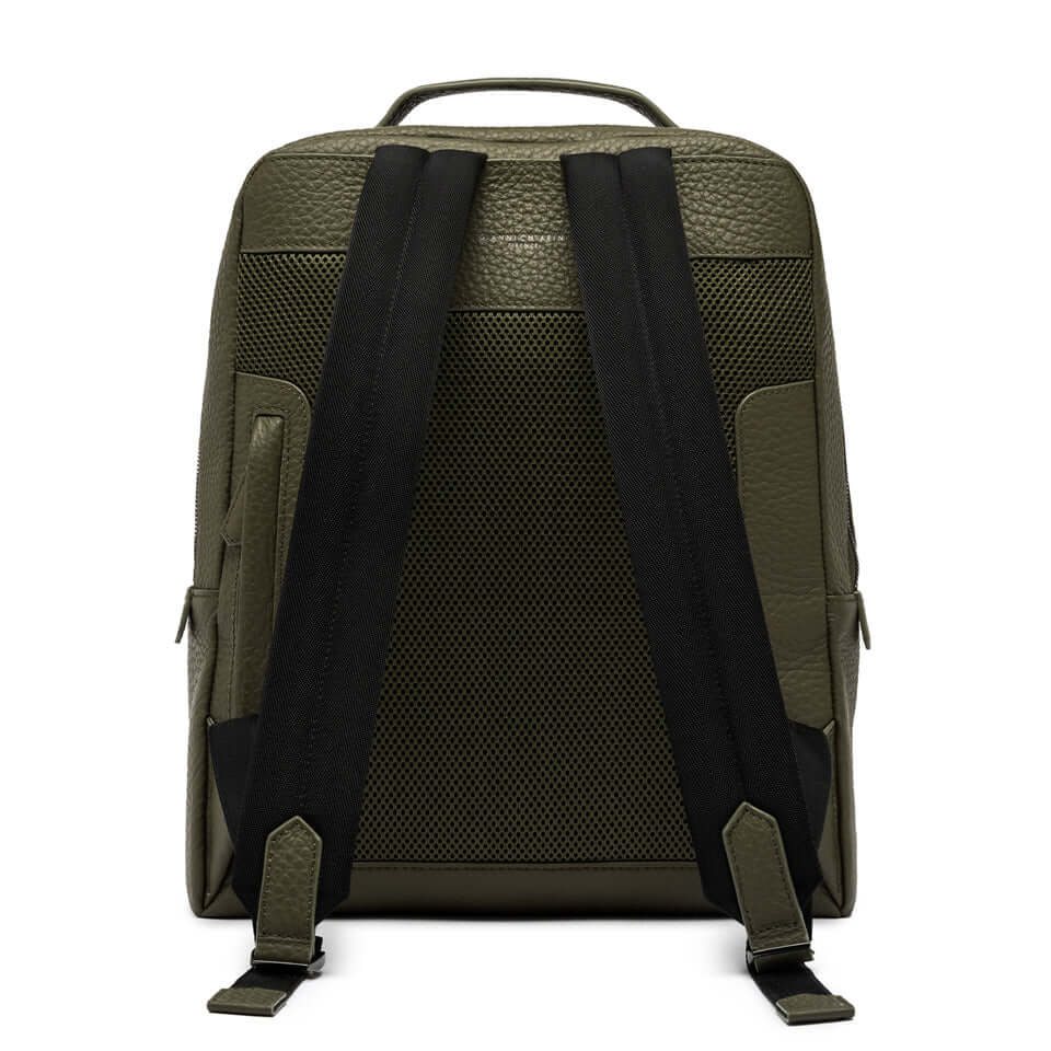 Posteriore zaino 'FLORENCE' in pelle martellata verde, con spallacci neri e manico, design minimalista.