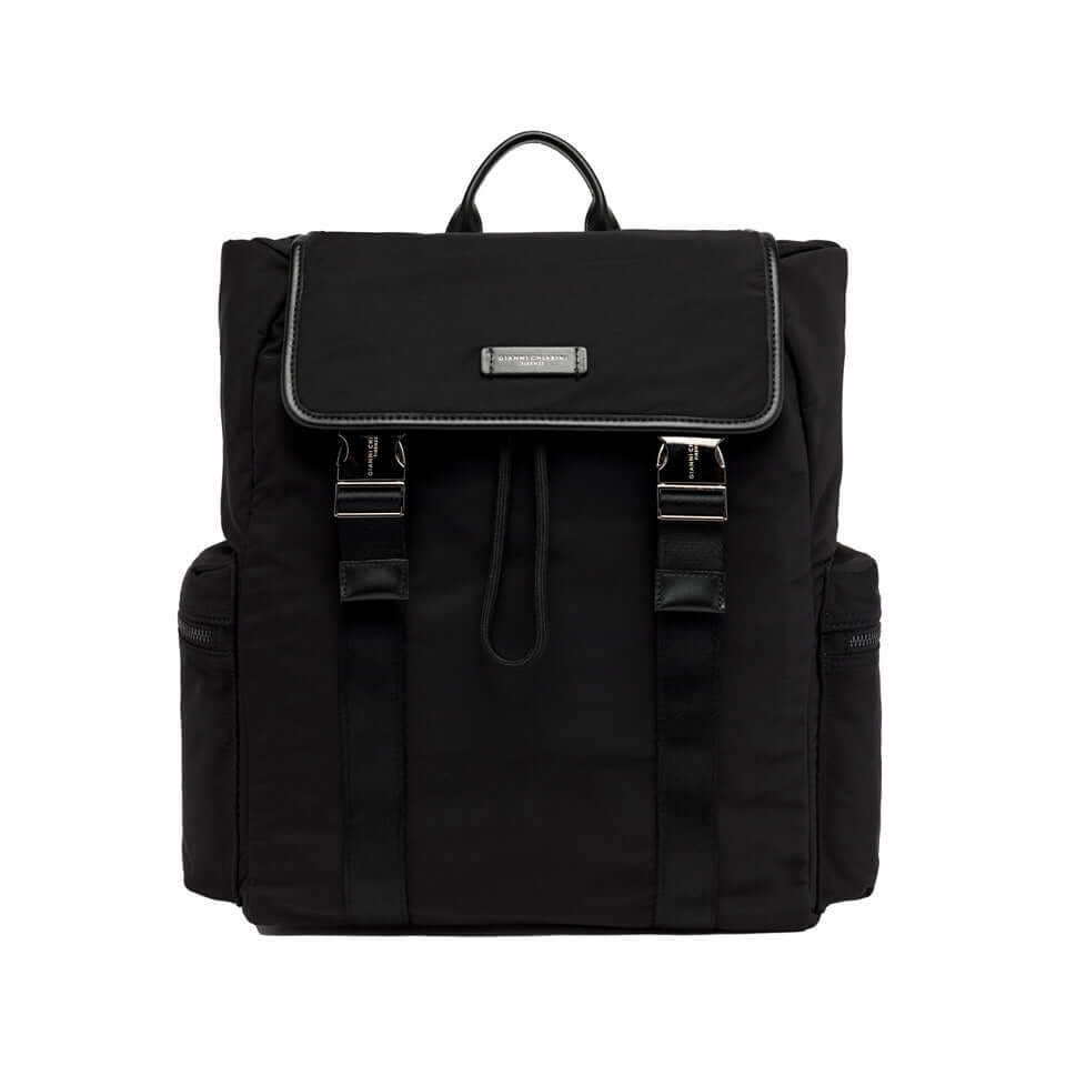 Zaino Oslo di Gianni Chiarini Firenze, in nylon nero con finiture in pelle e tasche laterali, design minimal.