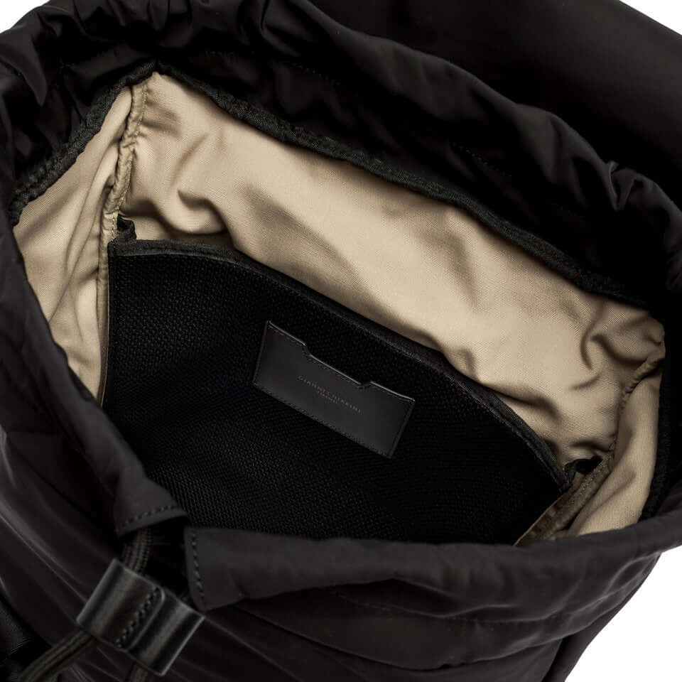 Interior view of the OSLO backpack by Gianni Chiarini, featuring a nylon lining and a compartment with a zipper pocket.
