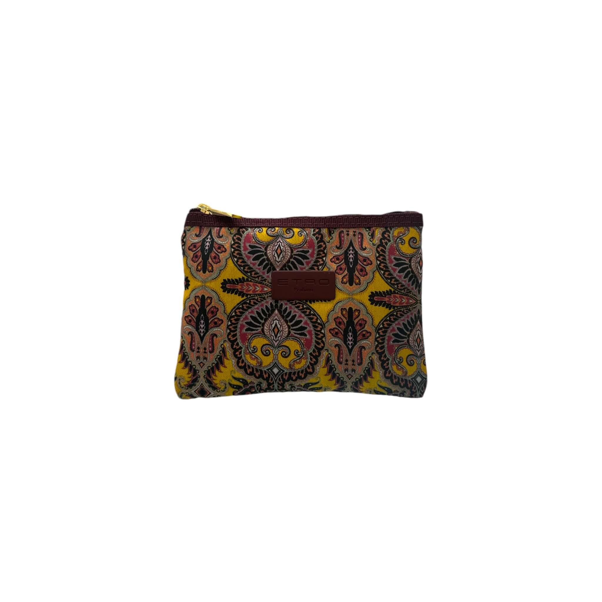 Busta Piccola Satin in tessuto nylon lavabile con chiusura a zip e targhetta ETRO, dimensioni 14x11,5x1 cm.