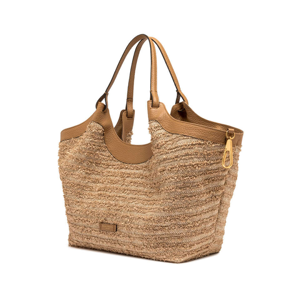 DUA straw bag with leather accents, dual handles, and zip pouch, perfect for stylish everyday wear.