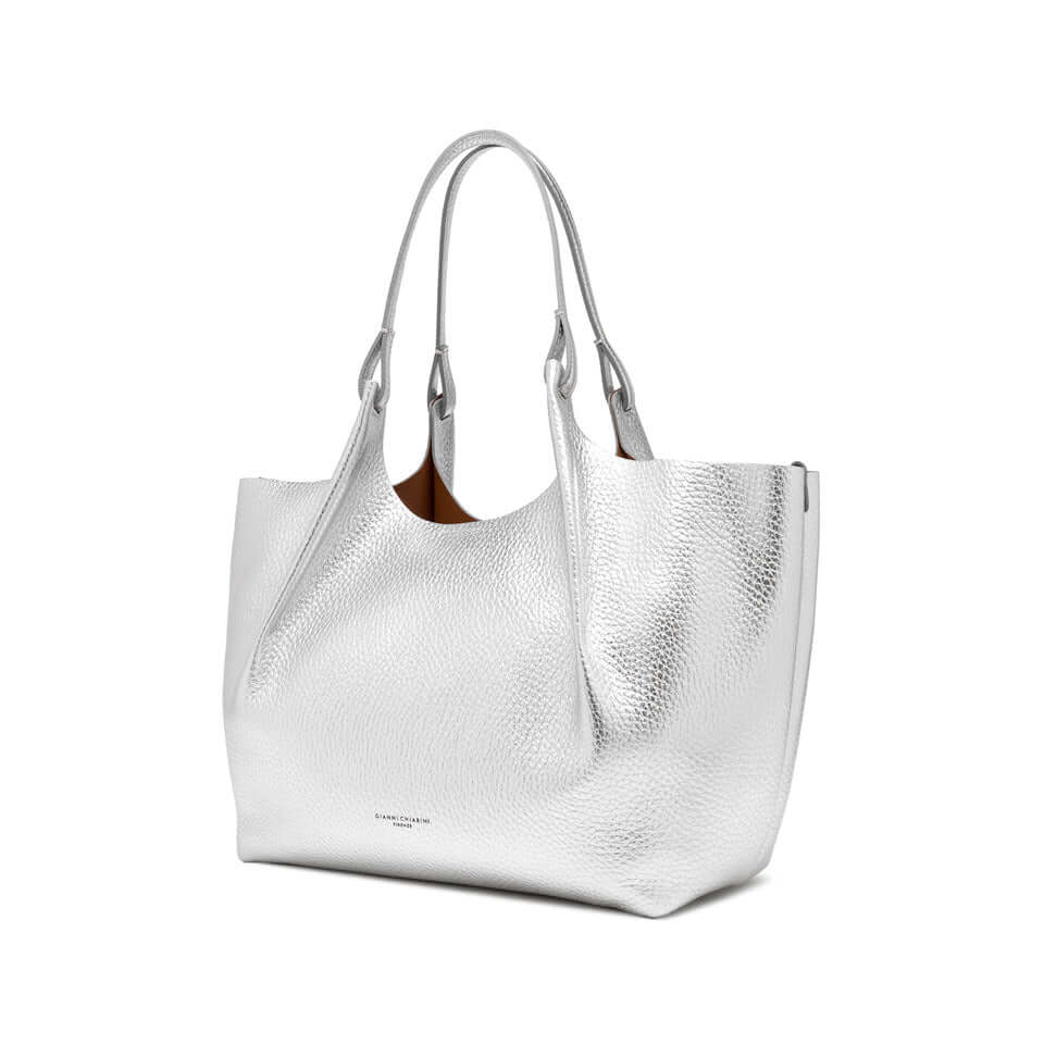 Stylish DUA handbag in silver double-grain leather with two handles and magnetic closure, dimensions 34x38x16 cm.