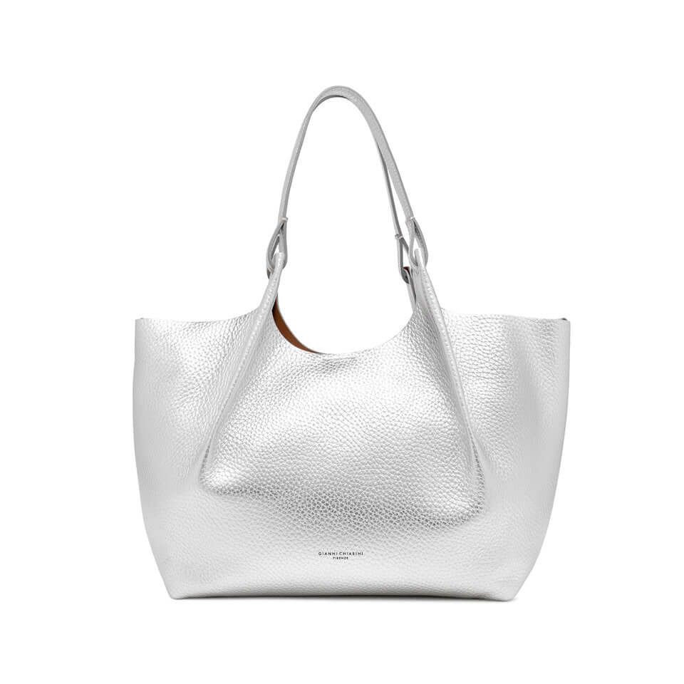 Stylish DUA handbag in silver leather with two handles and magnet closure, perfect for any outfit.
