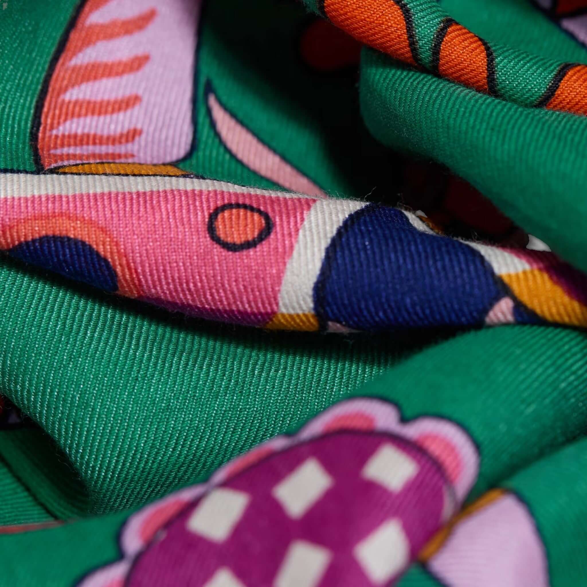 Close-up of vibrant Foulard Quadrato Botanique fabric, featuring colorful botanical patterns and rich textures.
