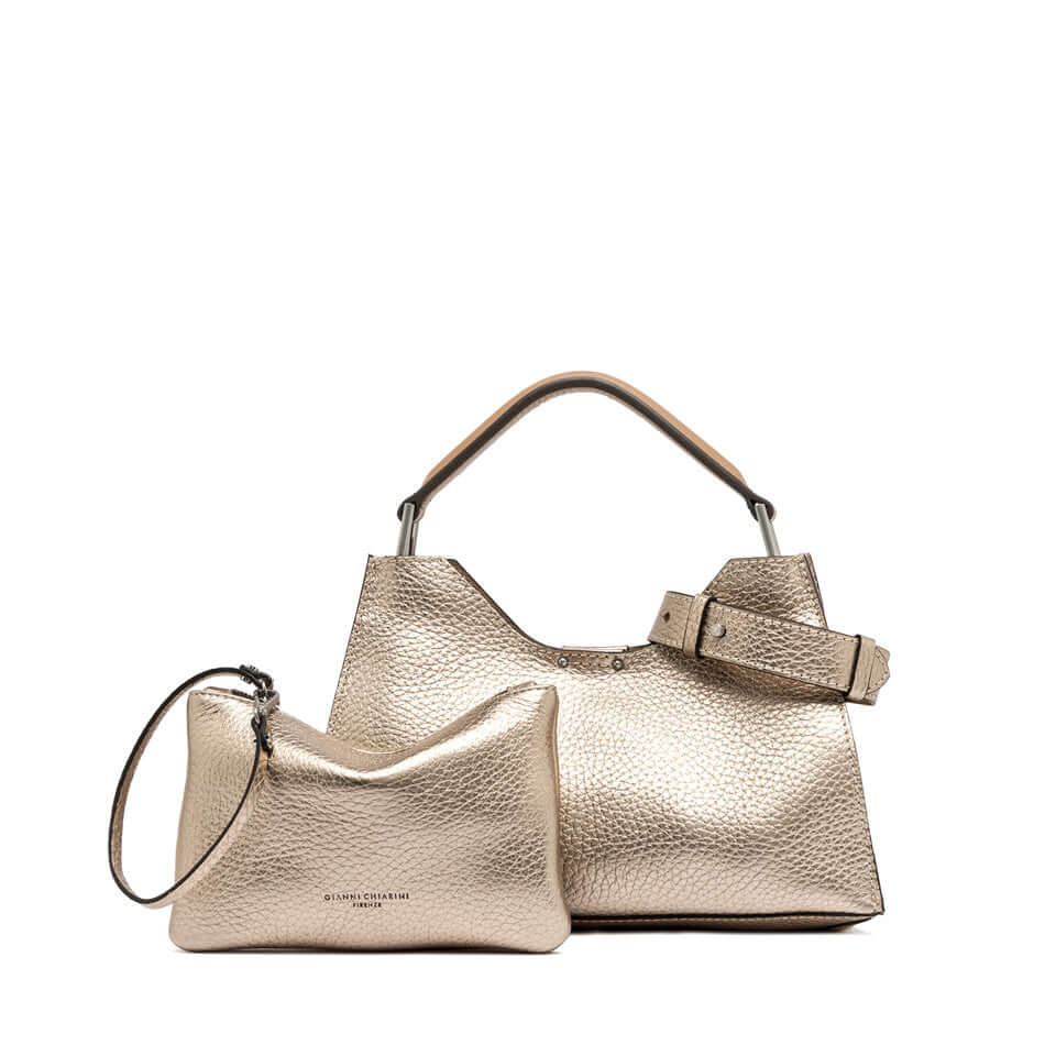 AURORA borsa trapezoidale in pelle martellata di Gianni Chiarini con pochette in metallo e impunture a contrasto.