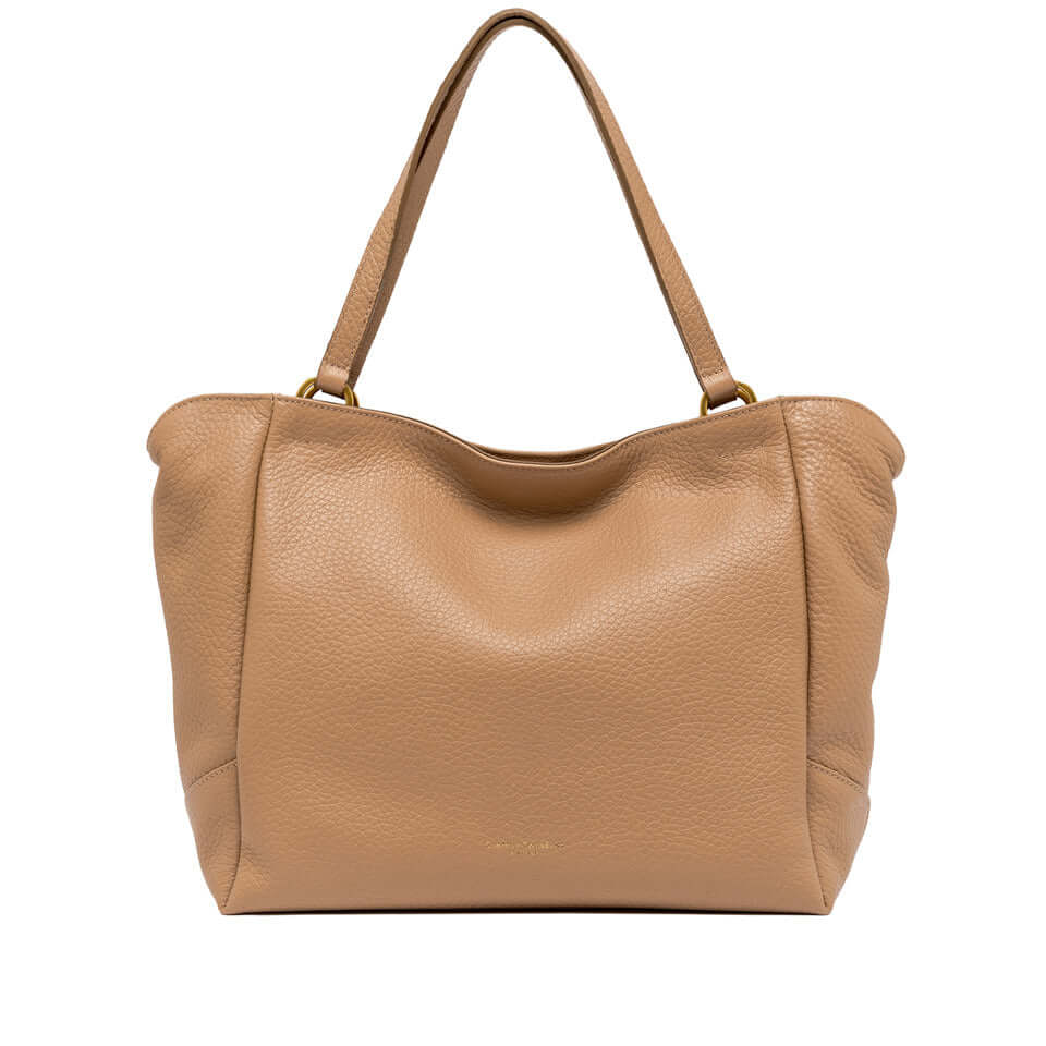 CECILE by Gianni Chiarini in maxi grain leather, a minimalist tote bag for functional elegance. Perfect for dynamic women.