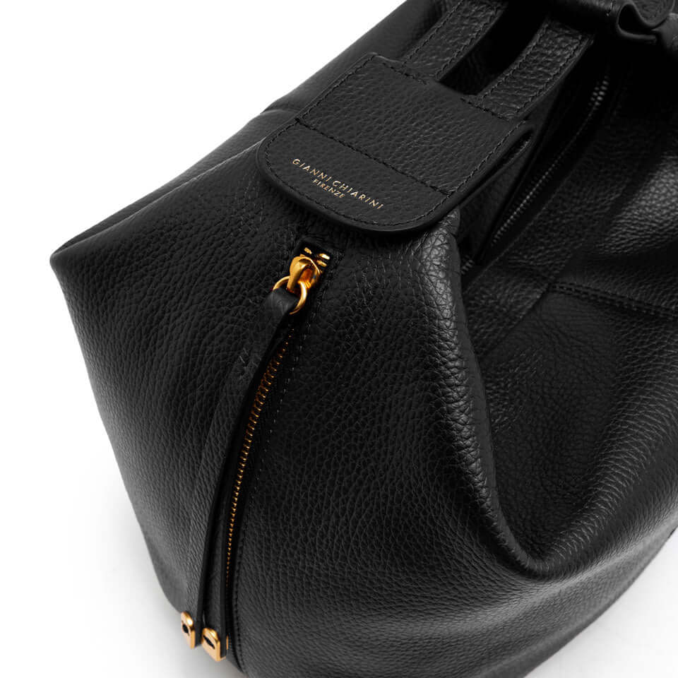 Black leather Guia bag by Gianni Chiarini Firenze with gold zipper detail, showcasing practical and stylish design.