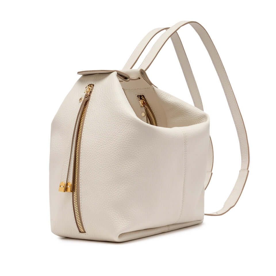 Guia by Gianni Chiarini Firenze, elegant cream leather bag with metallic zippers and adjustable straps.